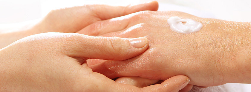 Parafina - zabieg pielęgnacyjny, który nawilży suchą skórę dłoni