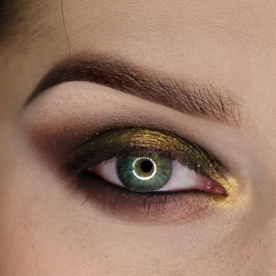 PURE GOLD EYES MAKEUP