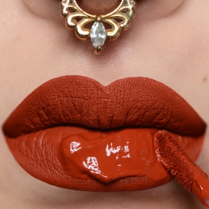 JUVIA'S PLACE LIQUID LIPSTICK SOIL POMADKA DO UST W PŁYNIE