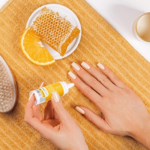 PHARM FOOT manuBOOST NOURISHING AND REPAIRING SERUM WITH MANUKA & ROYAL JELLY 15ml